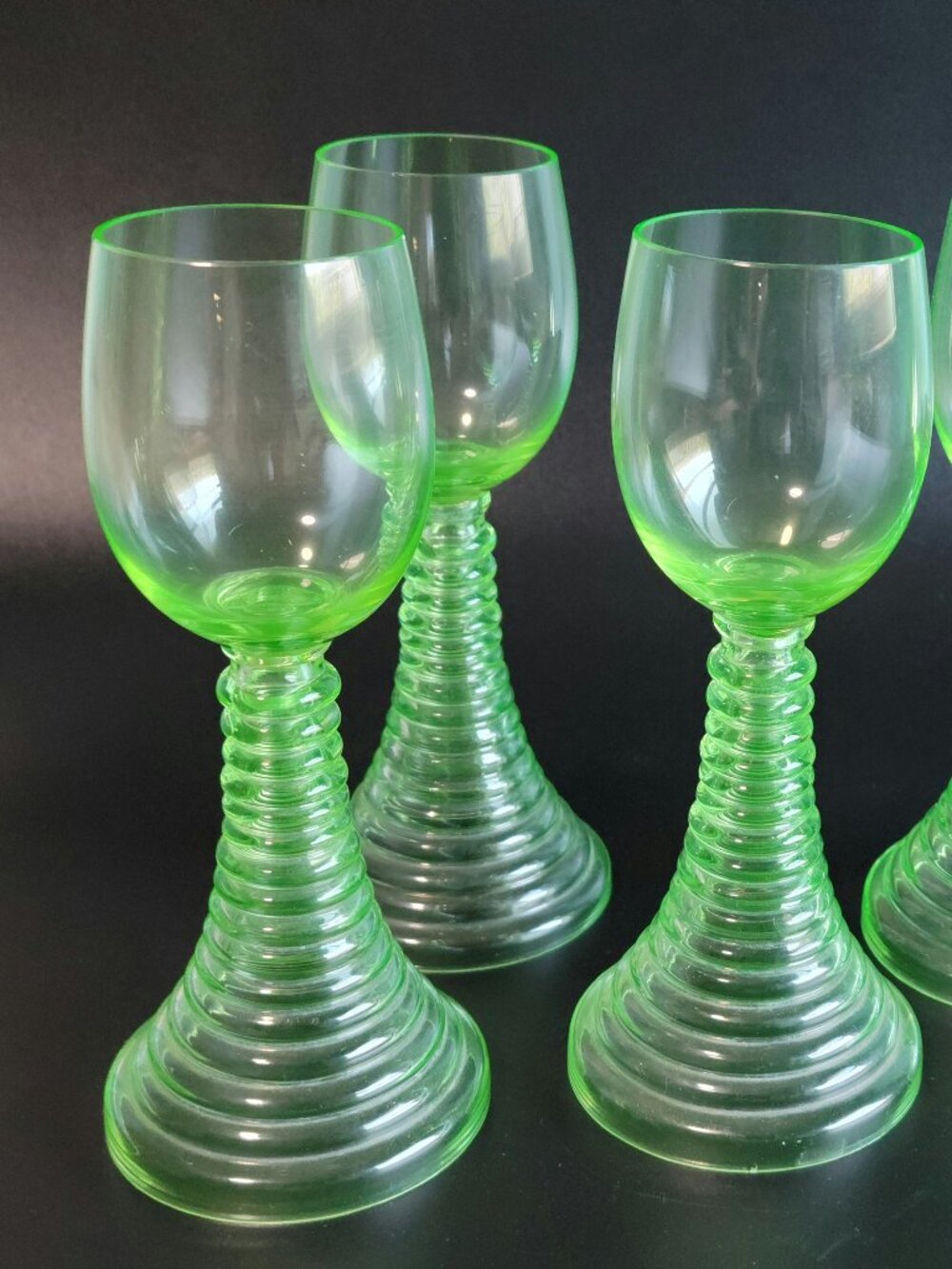 Beautiful vintage set of 4 uranium wine glasses